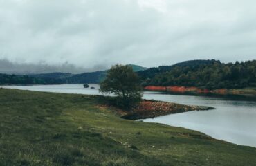 Lefkogeia Lake