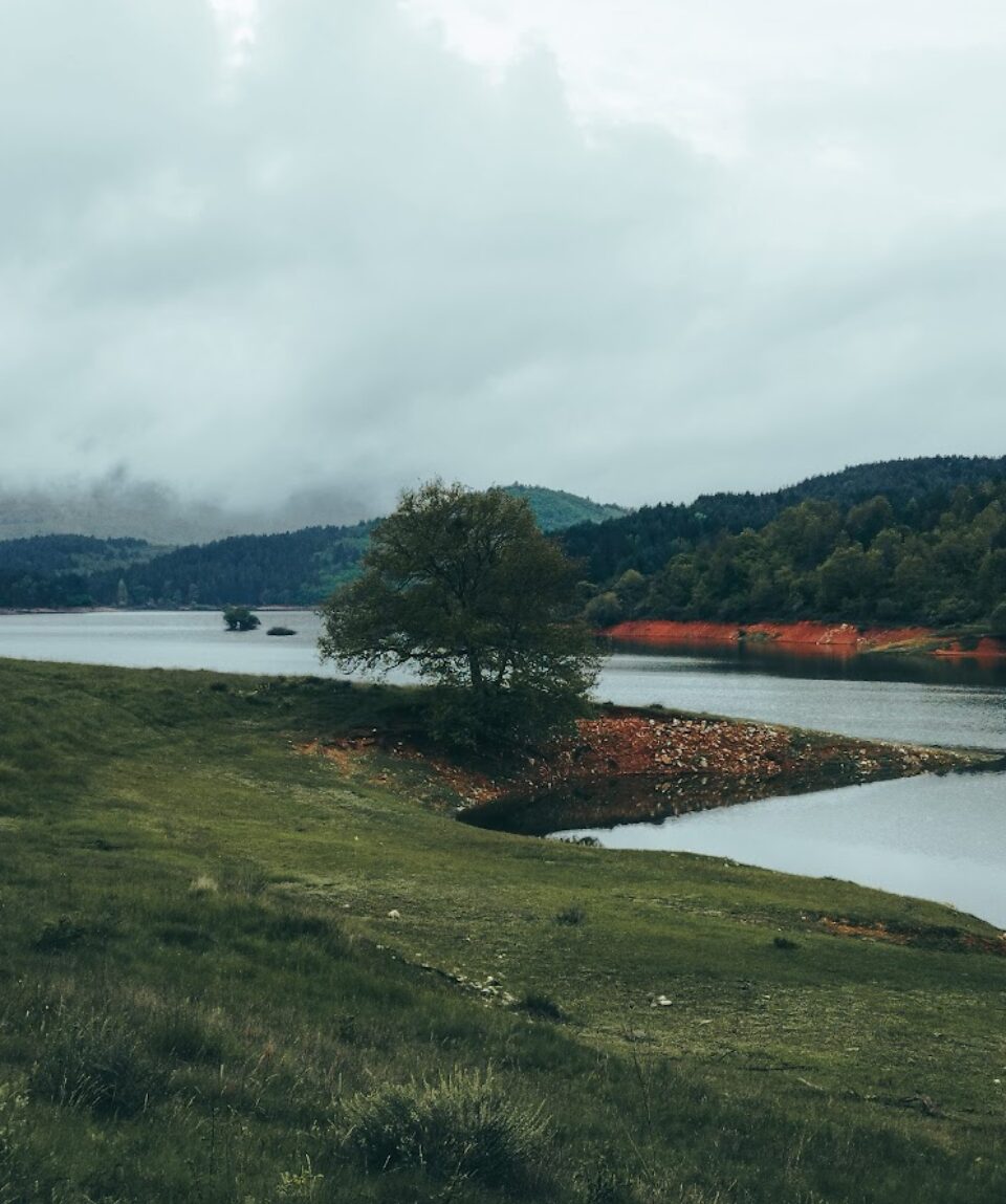 Lefkogeia Lake