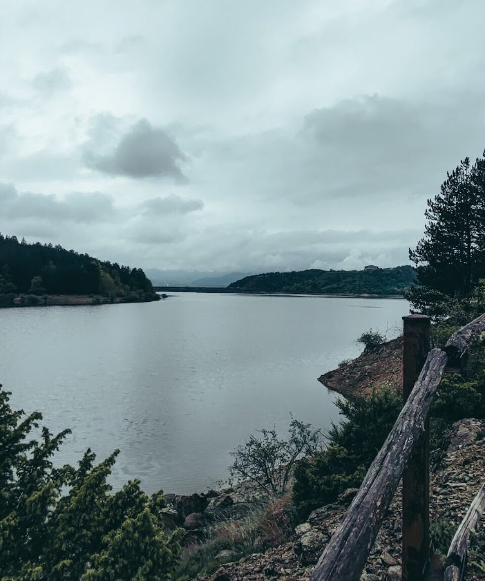 Lefkogeia Lake